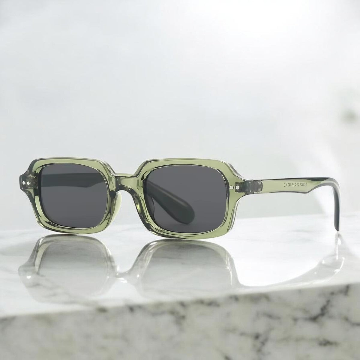 Lunettes de soleil NØIR - Collection Vibes - Monture verte transparente, verres gris
