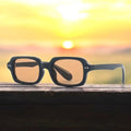 Lunettes de soleil NØIR- Collection Vibes - Monture noire, verres ambrés